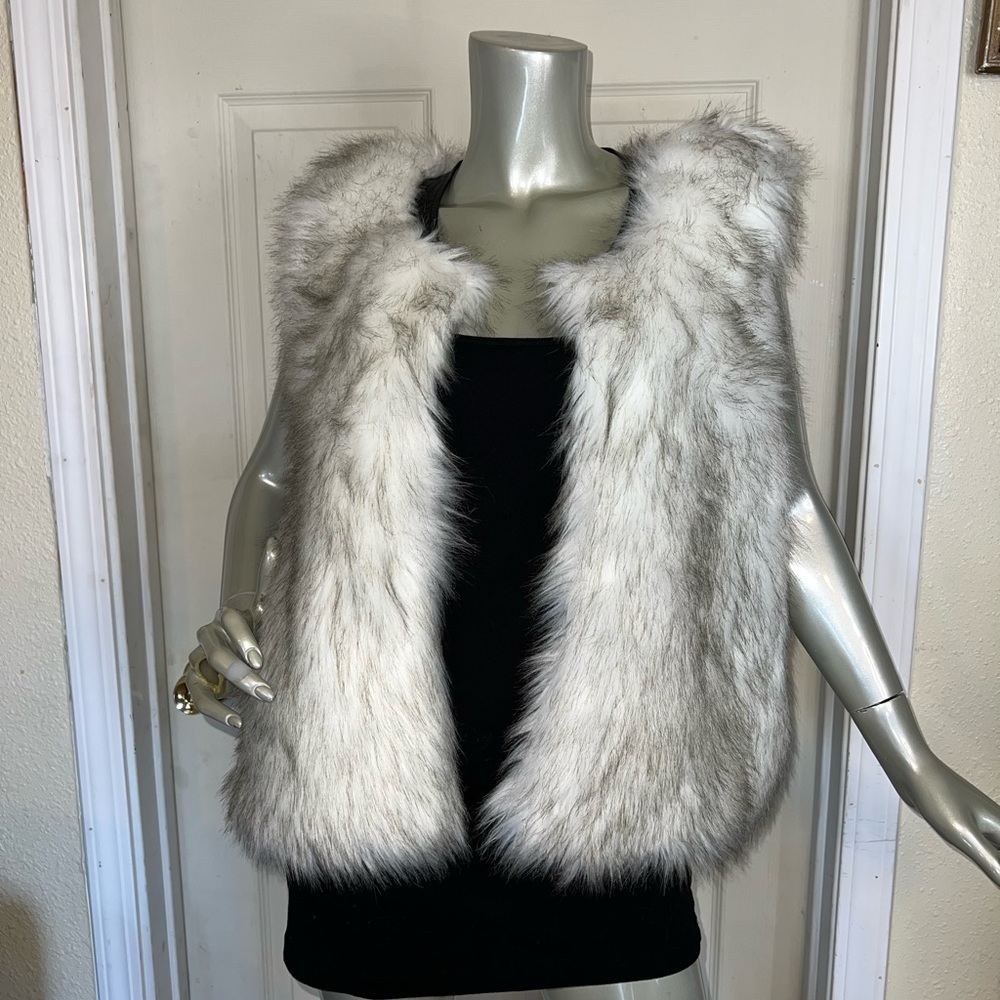 Yasss Lovey, This is soo you! 😘 Machine Washable Faux Fur Vest Mossimo size XL